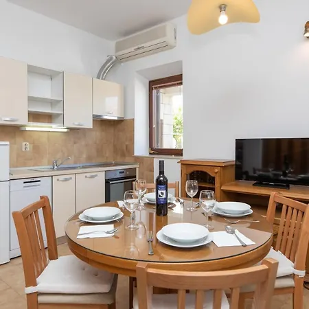Apartments4You Supetar-The Best And Most Popular Apartments For Discovering The Island - Free Parking - 200 Meters From The Beach Buitenkant foto