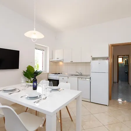 Apartments4You Supetar-The Best And Most Popular Apartments For Discovering The Island - Free Parking - 200 Meters From The Beach Buitenkant foto